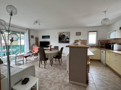 Appartement T2 confortable à Cambo-les-Bains avec terrasse et parking proche centre et thermes - FR-1-495-58 Apartment in French Basque Country