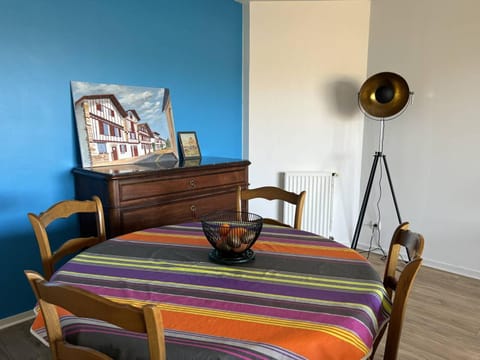 Appartement T2 à Cambo-les-Bains, proche centre et thermes, avec terrasse, parking, et accès internet - FR-1-495-74 Apartment in French Basque Country