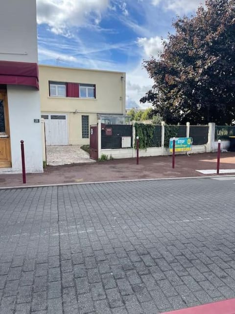 Property building, Street view