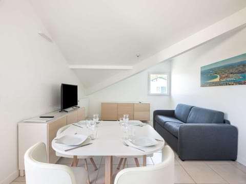 Appartement moderne à Hendaye, 400m de la plage, terrasse, parking et WiFi inclus - FR-1-2-371 Apartment in Hendaye