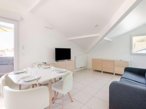 Appartement moderne à Hendaye, 400m de la plage, terrasse, parking et WiFi inclus - FR-1-2-371 Apartment in Hendaye