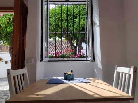 Dining area, City view, Garden view, Street view, Quiet street view