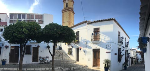 Facade/entrance, Off site, City view, Street view