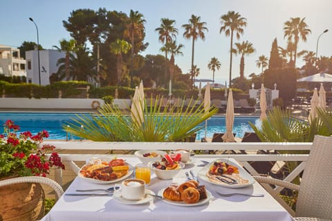 Pool view, Buffet breakfast