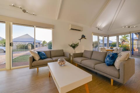 Osprey Holiday Village Unit 106 Chalet in Exmouth