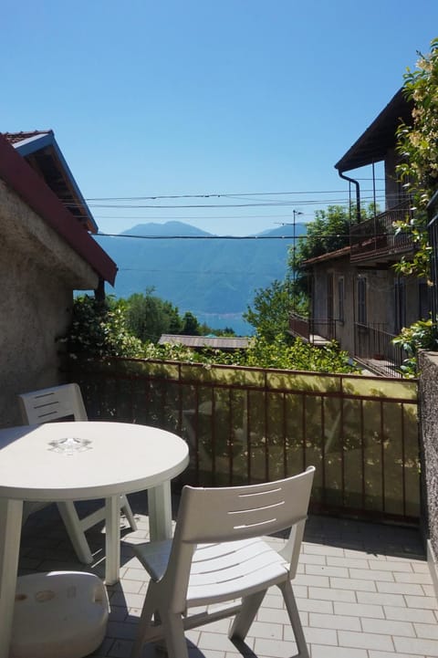 Balcony/Terrace, Balcony/Terrace, Lake view, Mountain view