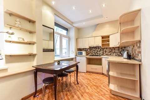 Kitchen or kitchenette, Dining area, minibar, pet friendly, stove