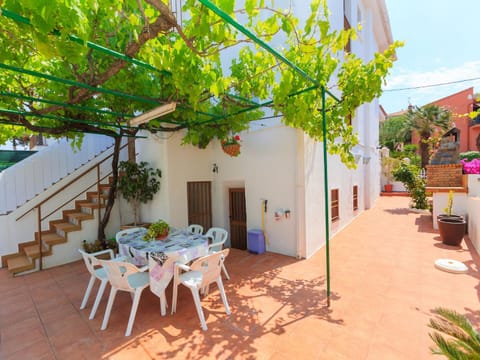 Holiday Home Katy by Interhome House in Baix Penedès