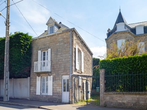 Holiday Home Les Portes Cartier by Interhome House in St-Malo