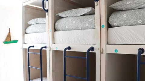 Bedroom, bunk bed