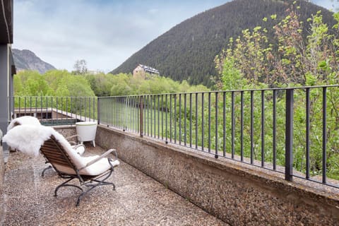 Balcony/Terrace, Mountain view