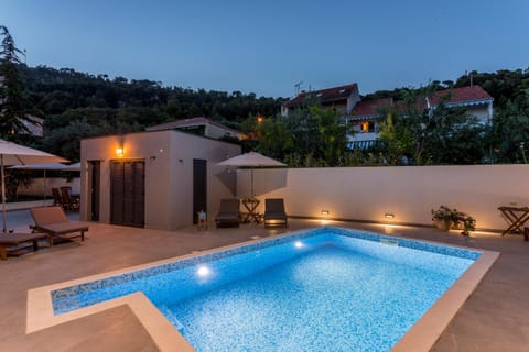 Pool view, Swimming pool