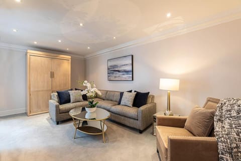 Stunning 6-bed house near Harrods in Knightsbridge House in City of Westminster