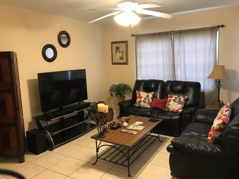 Great Location near Downtown & Airport Haus in Tampa