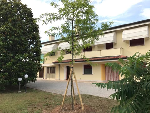 Facade/entrance, Garden