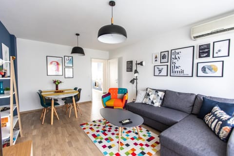 Living room, Photo of the whole room, Decorative detail, Seating area