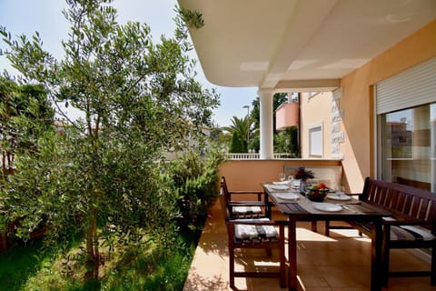 Spacious apartment with the garden, near the sandy beach Copropriété in Premantura