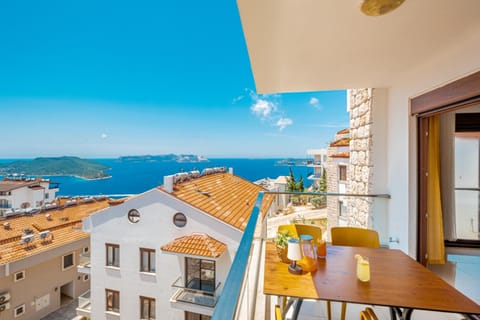 Day, View (from property/room), Balcony/Terrace, Dining area, Sea view