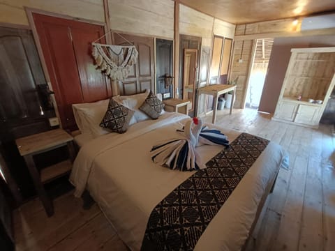 Yogi Beach Cabin Bed and Breakfast in Abang