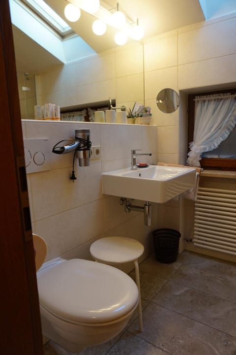 Bathroom, Decorative detail