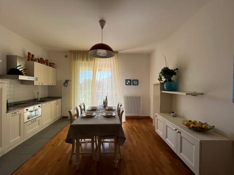 Kitchen or kitchenette, Dining area, pet friendly, stove