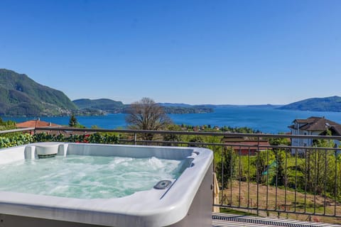 Hot Tub, Lake view, Mountain view