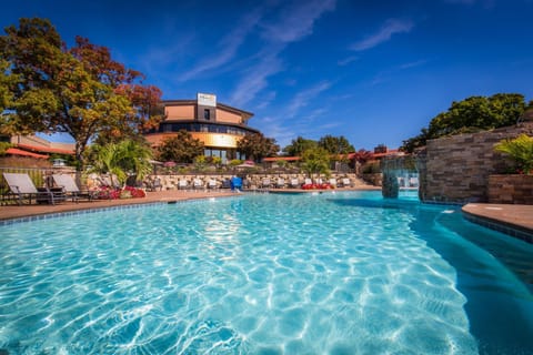 Day, Swimming pool