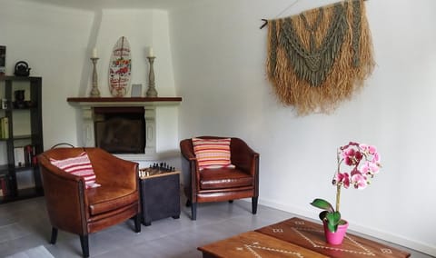 Library, TV and multimedia, Living room, Seating area