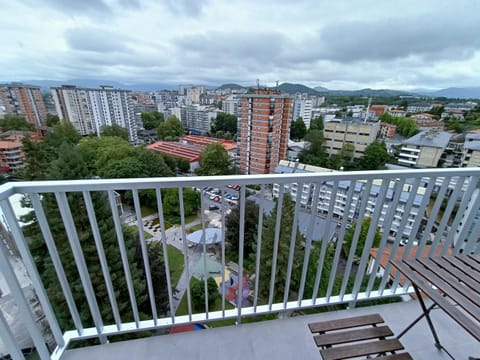 View (from property/room), Balcony/Terrace, City view, Mountain view, Street view