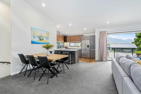 Bright, Modern, Plush - Brand New Townhouse House in Queenstown