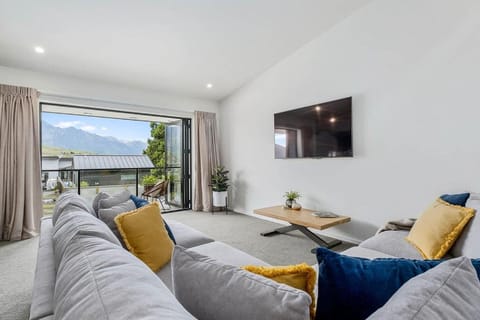 Bright, Modern, Plush - Brand New Townhouse Casa in Queenstown