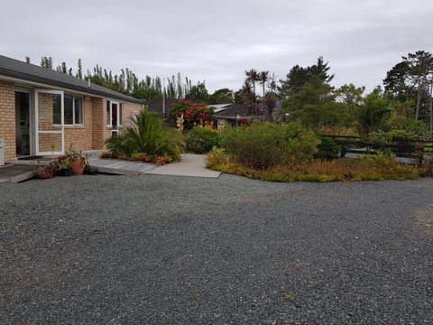 Property building, Facade/entrance, Garden