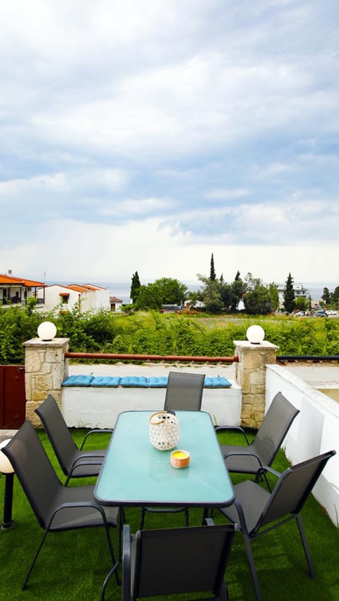 Garden, Sea view, Street view