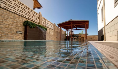 Villa, Private heated pool and jacuzzi . Villa in Maspalomas