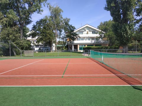 Tennis court