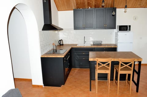 Kitchen or kitchenette, Dining area, pet friendly