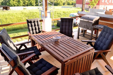 Patio, BBQ facilities