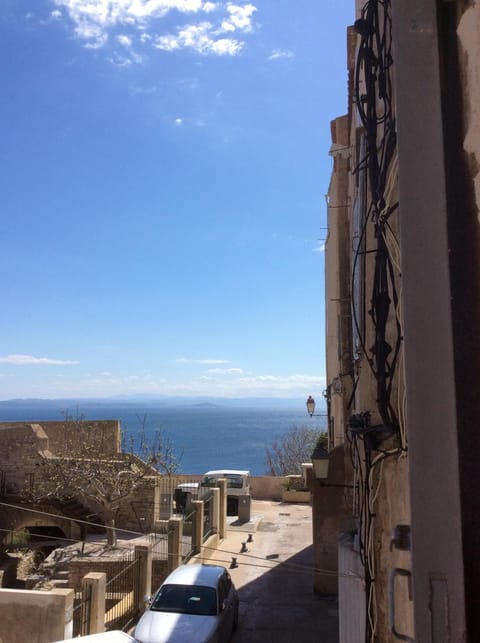 Au cœur de la cité médiévale avec petite vue mer Apartment in Bonifacio