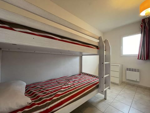 Maison Duplex avec Piscines à Salavas - 6 Personnes, Animaux Admis, Parking, Terrasse et WiFi - FR-1-382-136 House in Vallon-Pont-d'Arc