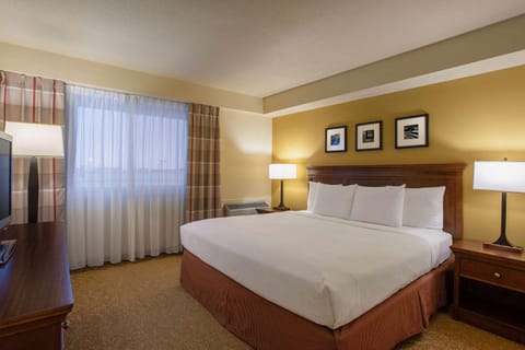 Travelodge Suites by Wyndham Regina - Eastgate Bay Hotel in Regina