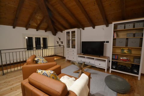 Communal lounge/ TV room, TV and multimedia, Evening entertainment