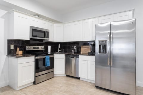 Kitchen or kitchenette, dishwasher, minibar, pet friendly, stove