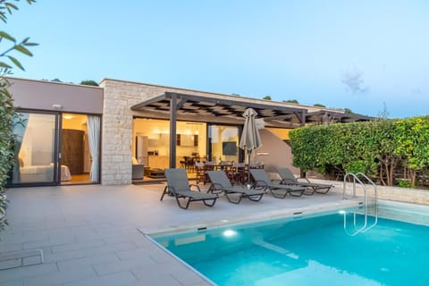 Property building, Swimming pool