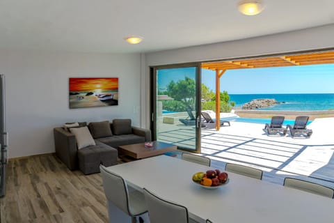Mary Beach Villa in Crete