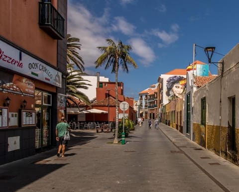 Neighbourhood, Street view