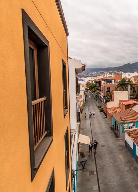 Neighbourhood, Balcony/Terrace, City view, Street view