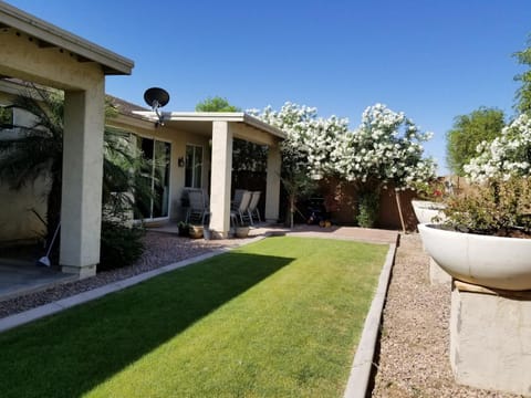 Phoenix home near freeways and airport Vacation rental in Laveen Village
