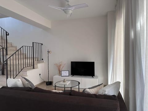 Seana House in a luxury resort in Protaras area close to the Sea House in Paralimni