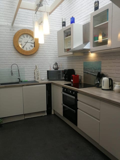 Coffee/tea facilities, Kitchen or kitchenette