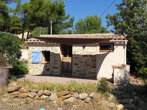 Facade/entrance, BBQ facilities, Balcony/Terrace